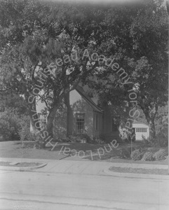 Image of Exterior view of Vrendenburgh driveway and house from the street