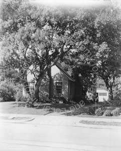 Image of Exterior view of Vrendenburgh driveway and house from the street