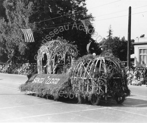 Image of Santa Clara float